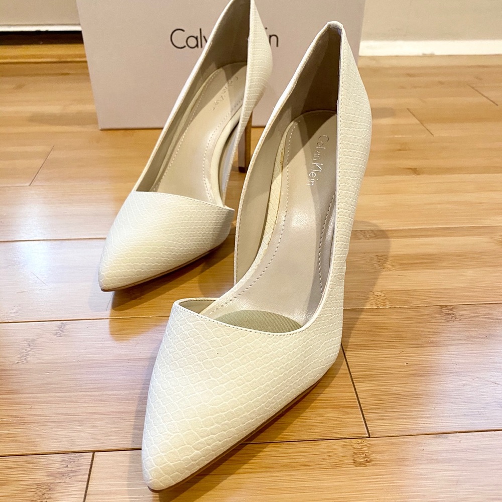 [NWT] Calvin Klein Bellino Matte Snake Heels
